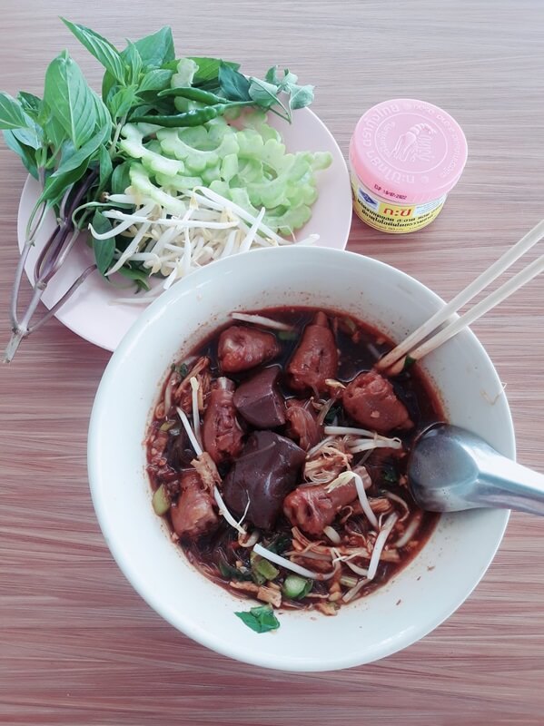 ก๋วยเตี๋ยวไก่บุฟเฟ่ต์